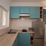 Kucica Uz