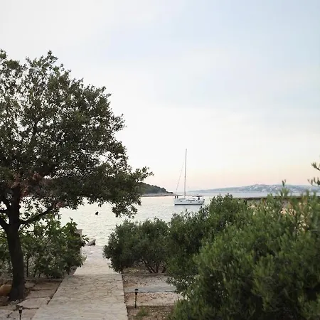Kucica Uz Apartament Sevid