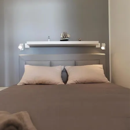 Kucica Uz Apartamento Sevid