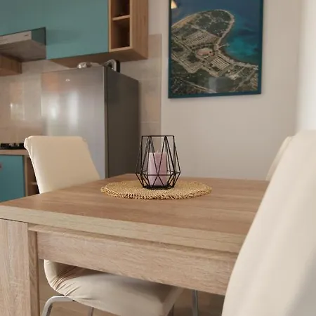 Kucica Uz Apartamento Sevid