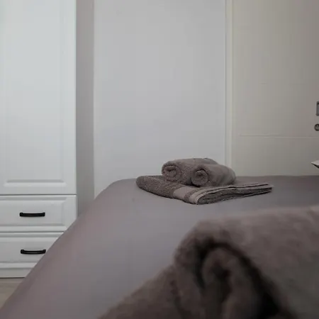 Kucica Uz Apartament Sevid